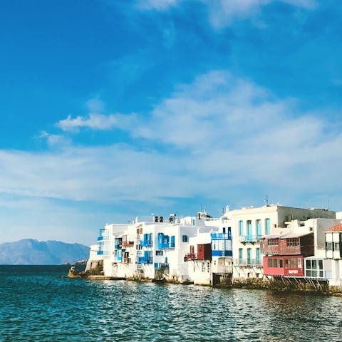 Explore the beautiful island – your home is close to a small beach, with Ornos beach a five-minute drive and Mykonos Town just a little further