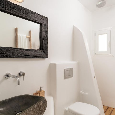 Freshen up in stylish shower rooms