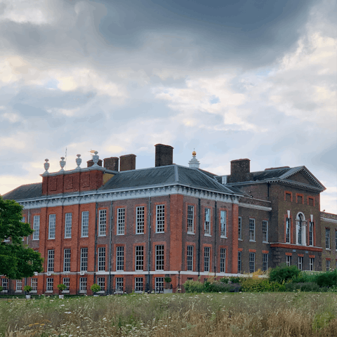 Stroll eighteen minutes to visit the striking architecture of Kensington Palace
