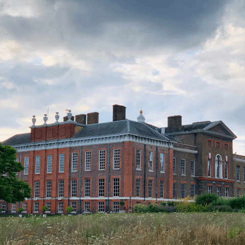 Stroll eighteen minutes to visit the striking architecture of Kensington Palace