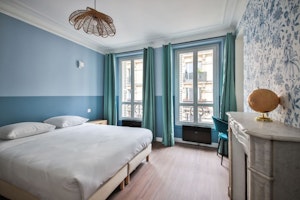 Parisian Classic image 2