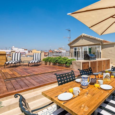 Cook on the barbecue and feast all night on the terrace