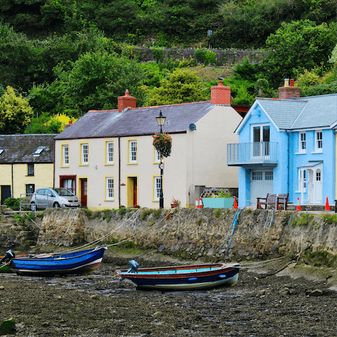 Explore beautiful Pembrokeshire on foot or by car