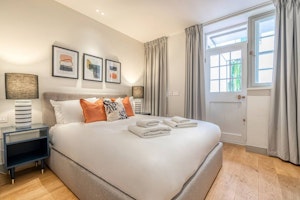 Westminster Abode image 13