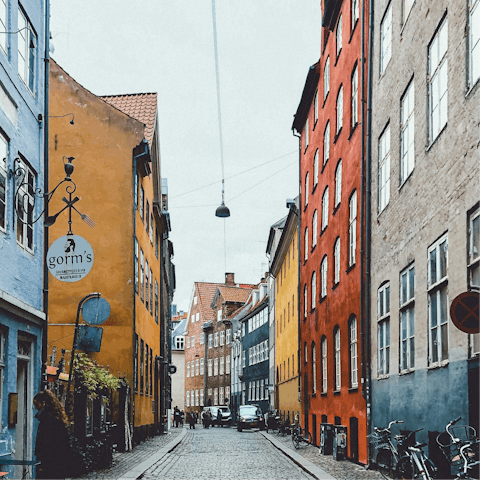 Wind your way through the historic streets of the centre