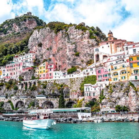 Stay in central Praiano, perfectly placed for a hike along the scenic Path of the Gods