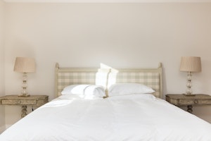 Sunny in Chelsea image 15