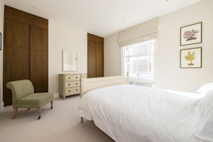 Sunny in Chelsea image 11