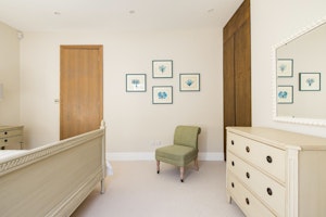 Sunny in Chelsea image 6