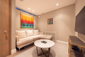 Sunny in Chelsea image 4