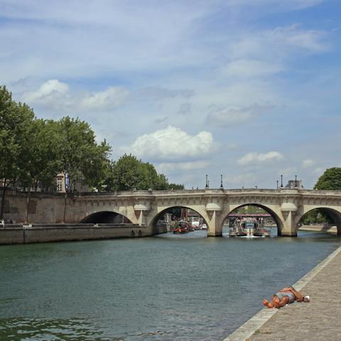 Stroll along the banks of the Seine – the Pont de Grenelle and the Statue of Liberty are an eight-minute walk away
