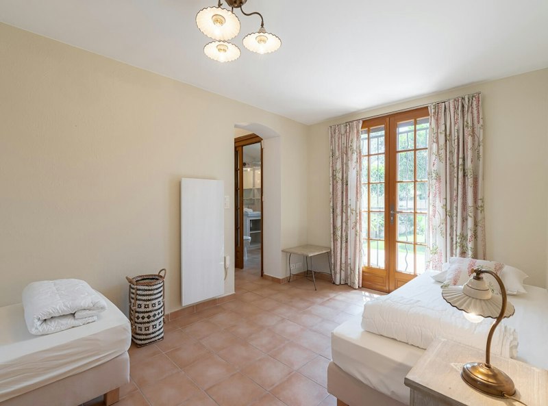 Gleam of Antibes additional image