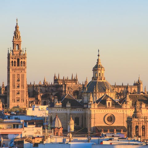 Make the most of your home's incredible central Seville location, just meters away from the colossal cathedral