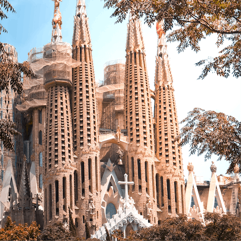 Stay in the beautiful Gràcia, within walking distance from the majestic Sagrada Familia 