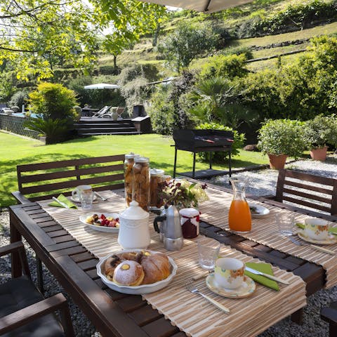 Savour home-made Tuscan-inspired dishes in the sunshine