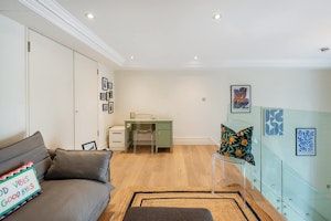 London Mews image 6