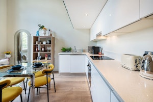 London Mews image 3