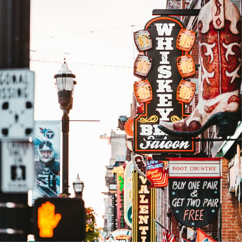 Explore the neon-lit streets of Nashville – on the doorstep