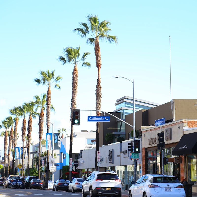 Stay in the heart of LA's vibrant Venice Beach