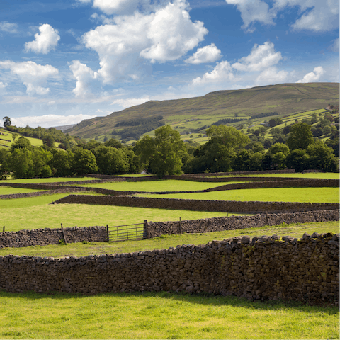 Explore, hike and walk the Yorkshire Dales and Lake District