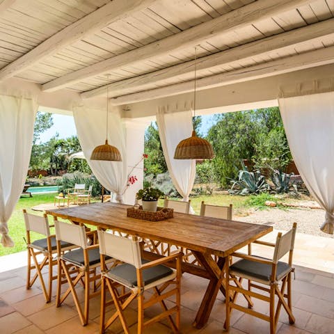 Lay for the table for a lazy mediterranean lunch on the shady terrace