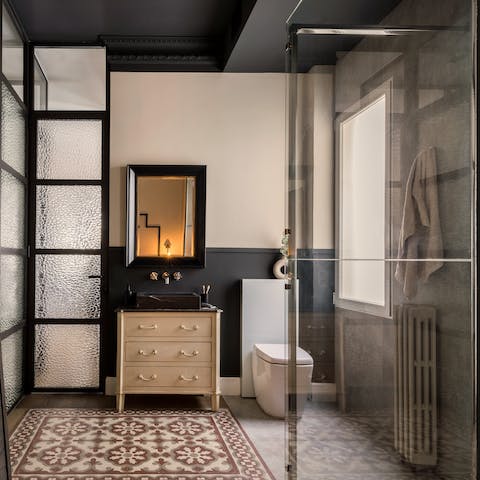 Shower in style in the master bedroom's en-suite