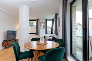 Kentish Town Warmth image 8