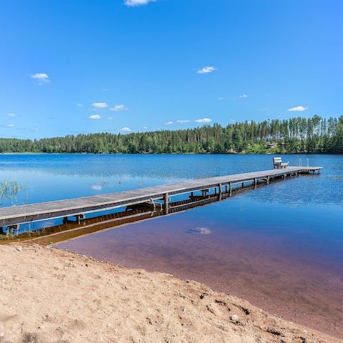 Stroll by the banks of Lake Haukjärvi