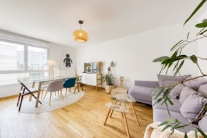 Quiet Urban Retreat image 1