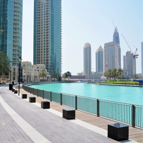 Stay right on the Dubai Marina, metres from the Marina Promenade