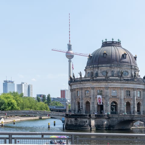 Enjoy your tranquil location knowing that you can be in the centre of Berlin in under an hour 