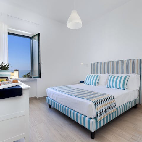 Wake up to the sweet scent of the sea in the cosy bedroom