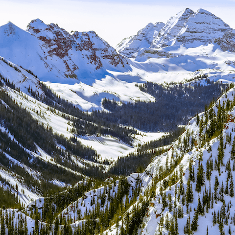 Reach the mountains of Snowmass from downtown Aspen located just 30 minutes from the home 