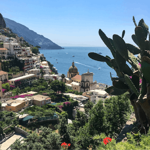 See the boutiques and cafes in the heart of Positano, 1.5km away