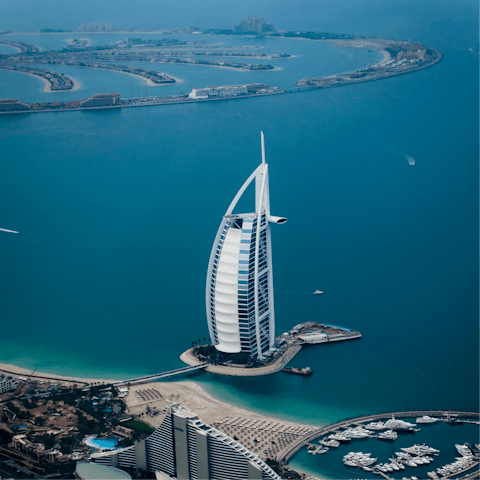 Experience the best of Dubai from your JBR base – The Palm Jumeirah and Burj al Arab are just over fifteen minutes away