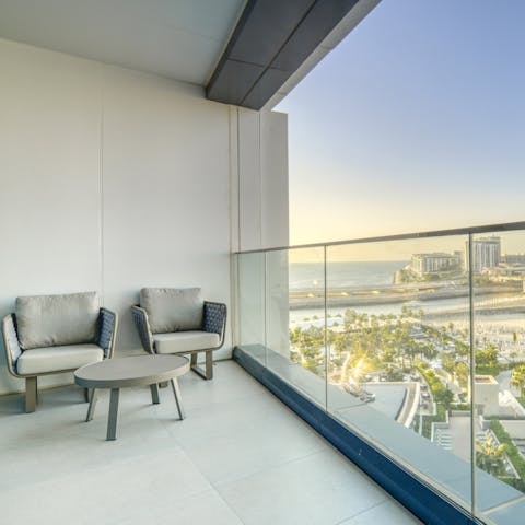 Hang out on the glass-fronted balcony and enjoy awesome ocean views