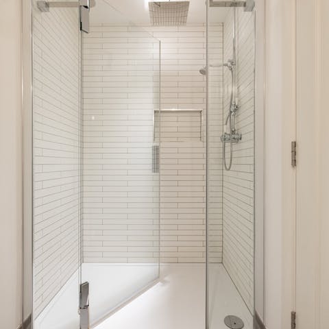 Start mornings off with a relaxing soak under the luxurious rainfall shower