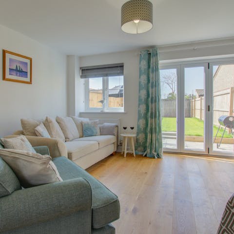 Step right out to the garden from the glass doors in the sunny lounge