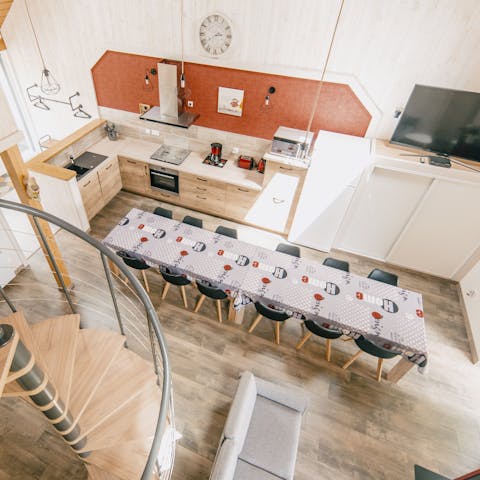 Cook a delicious dinner and catch up with loved ones, with space for everyone to gather around the dining table