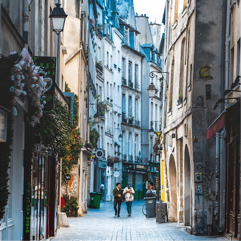 Explore Le Marais with its art galleries, boutiques and bars