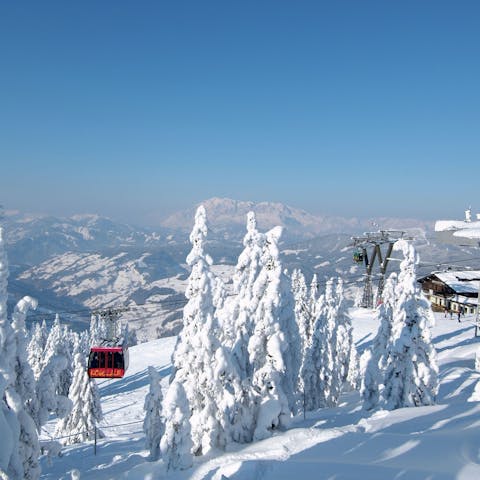 Hop on the ski lift just 100 metres from your home to reach the Salzburger Sportwelt ski area