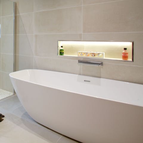 Fill up this sleek bathtub with bubbles