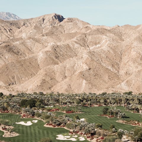 Explore Palm Springs, its many golf courses and hiking trails – your home is in the Vista Las Palmas neighbourhhod 