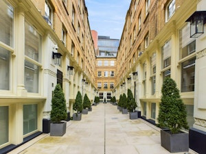 Cerise Mews image 6