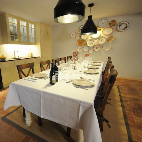 Let your host arrange for a private chef to wow you with local dishes, tucking in around the banquet-style table