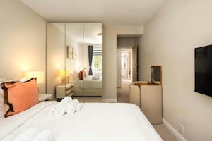 Quiet on Marylebone image 12