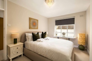 Quiet on Marylebone image 11
