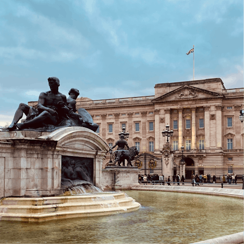 Stroll to nearby Buckingham Palace to watch the Changing of the Guards