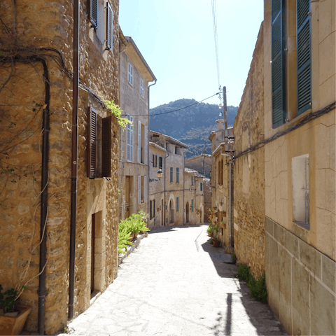 Take the seven-minute drive into Porto Cristo and explore the charming streets