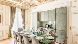 Parisian Pot of Gold image 7